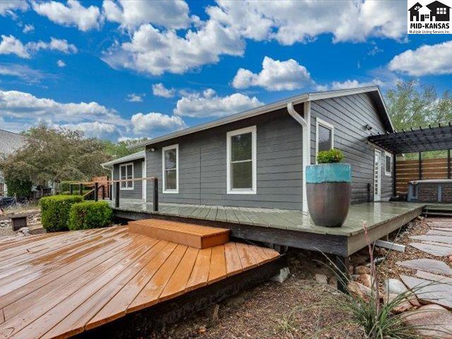 249 Country View Ln, Sterling, KS 67579