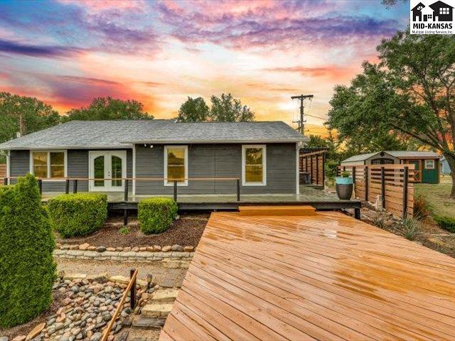 249 Country View Ln, Sterling, KS 67579