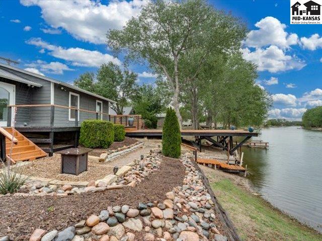 249 Country View Ln, Sterling, KS 67579