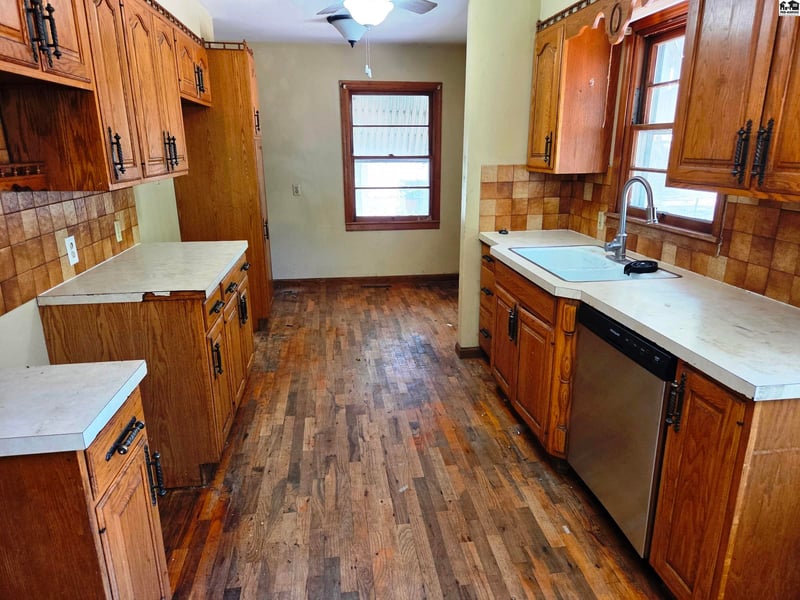 820 Grandview Ave, Newton, KS 67114