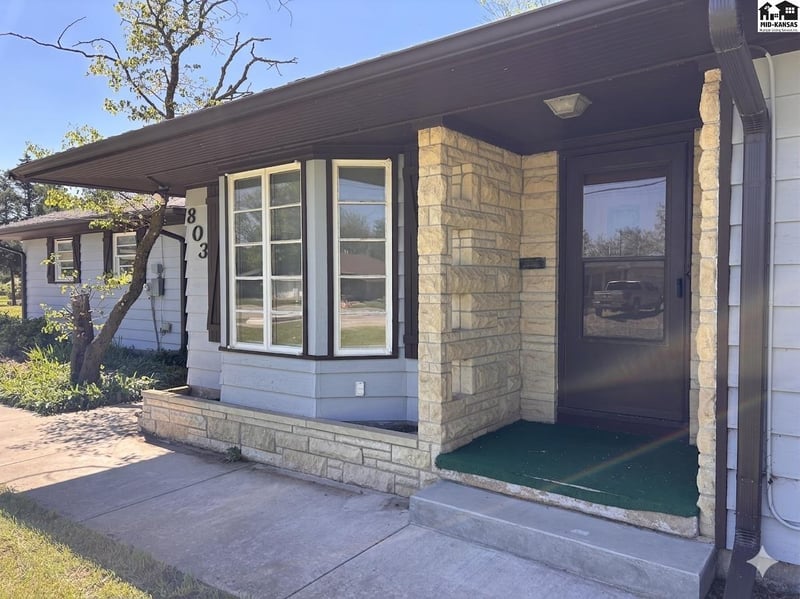 803 Grand Ave, Hillsboro, KS 67063
