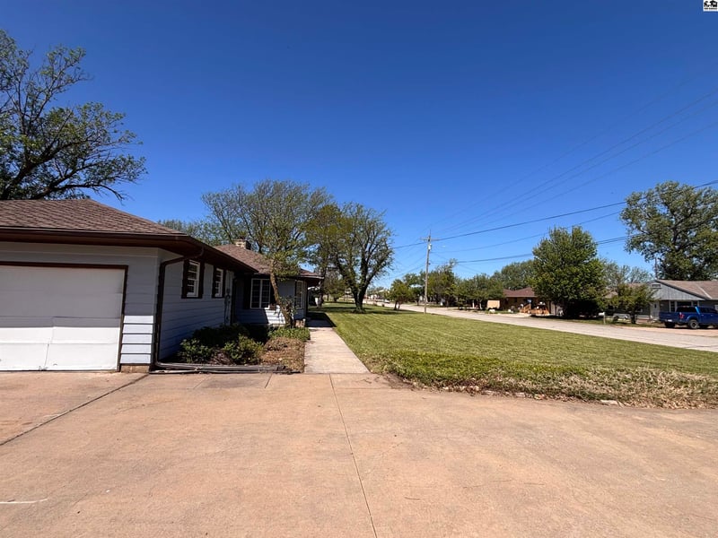 803 Grand Ave, Hillsboro, KS 67063