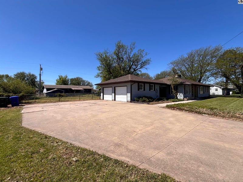 803 Grand Ave, Hillsboro, KS 67063