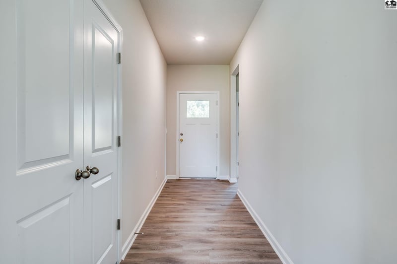 1049 Clubhouse Dr, Mcpherson, KS 67460