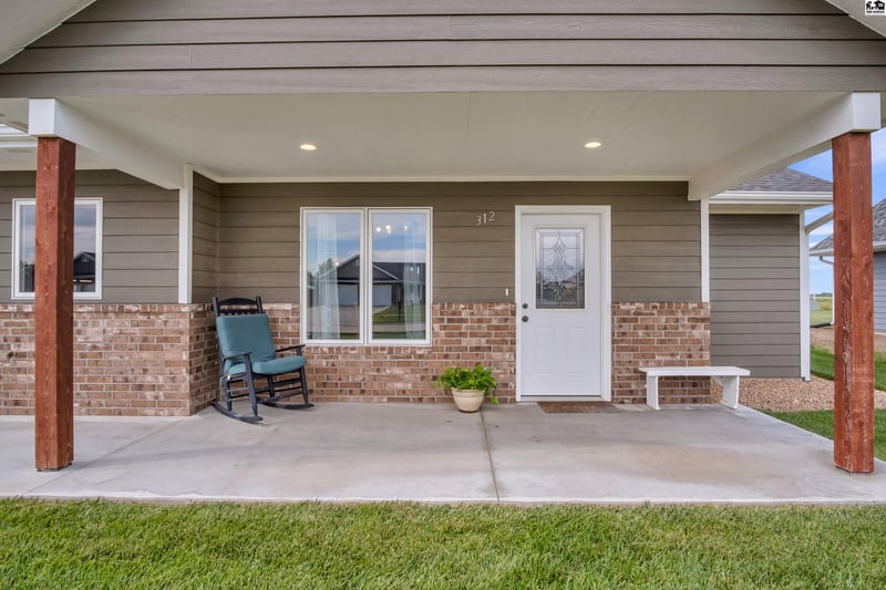 312 Redbud St, Moundridge, KS 67107
