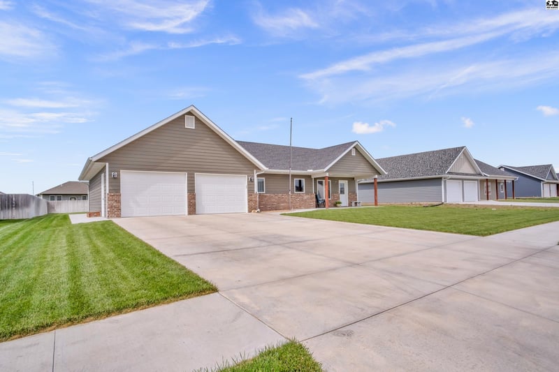 312 Redbud St, Moundridge, KS 67107