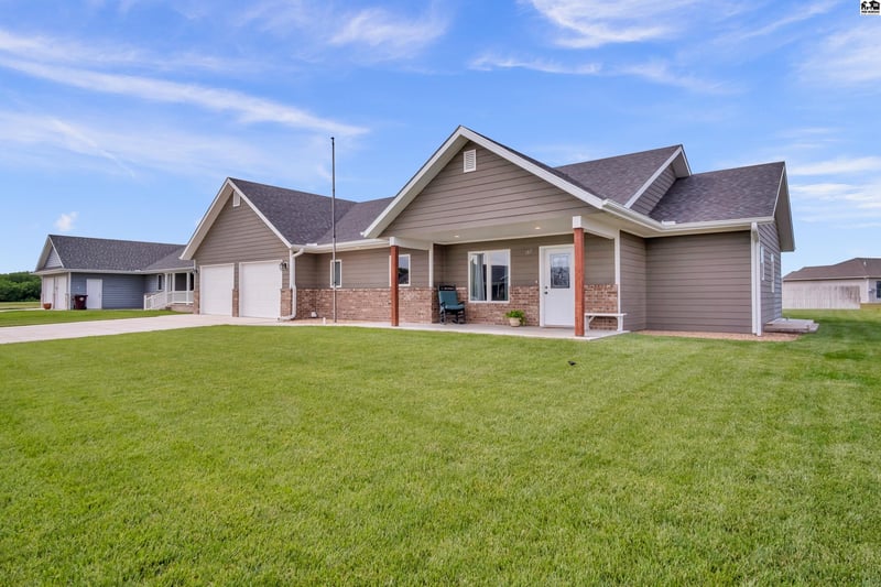 312 Redbud St, Moundridge, KS 67107