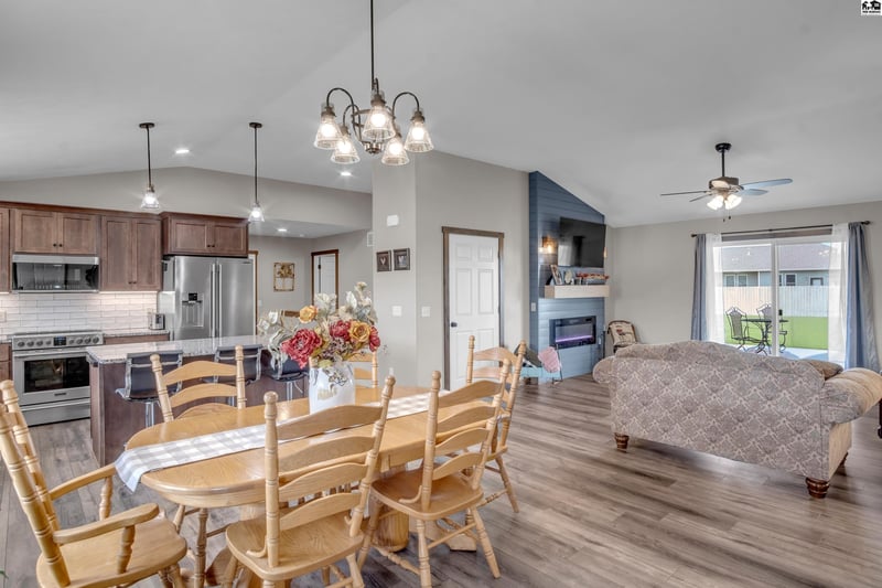 312 Redbud St, Moundridge, KS 67107