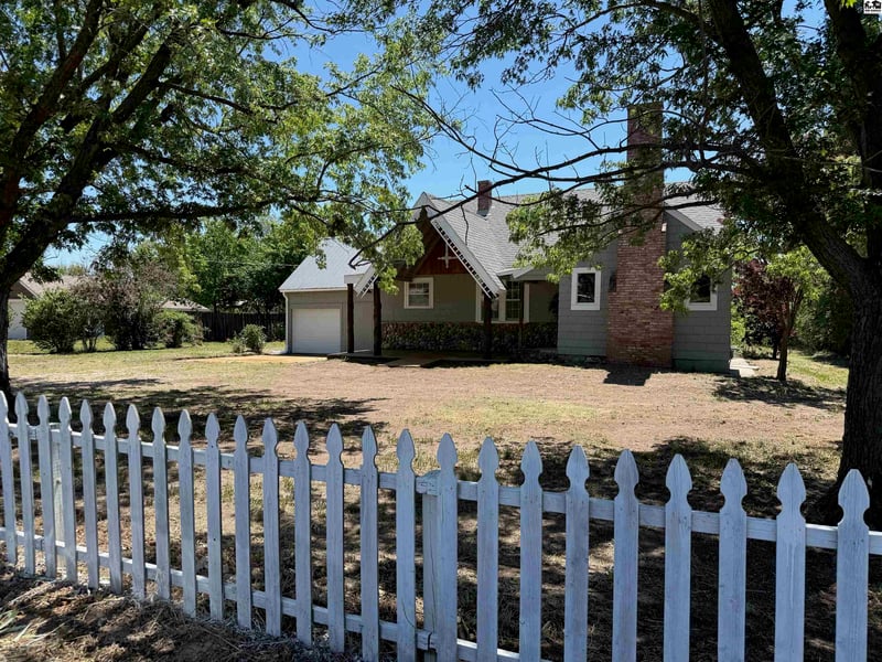 1507 26th Ave, Hutchinson, KS 67502