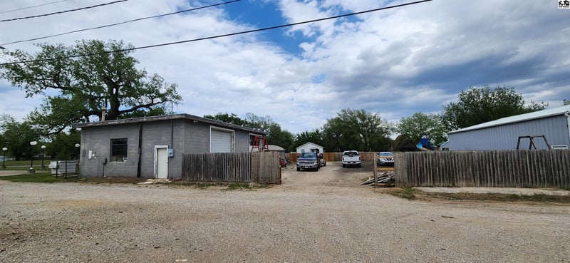 102 2nd St, Canton, KS 67428