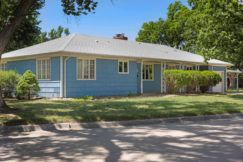 1001 Tobias Dr, Lyons, KS 67554