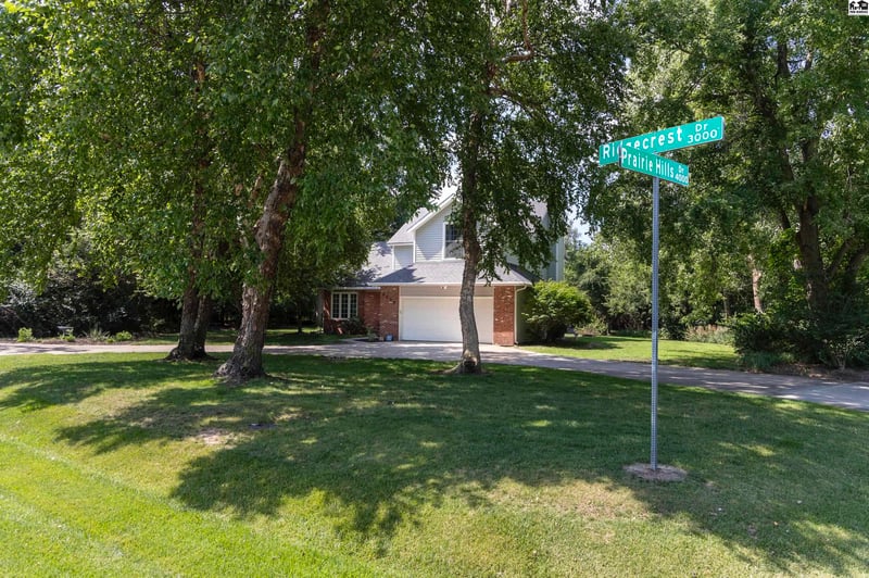 3009 Ridgecrest Dr, Hutchinson, KS 67502