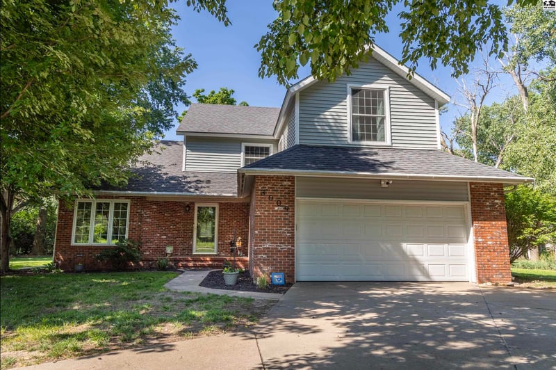 3009 Ridgecrest Dr, Hutchinson, KS 67502