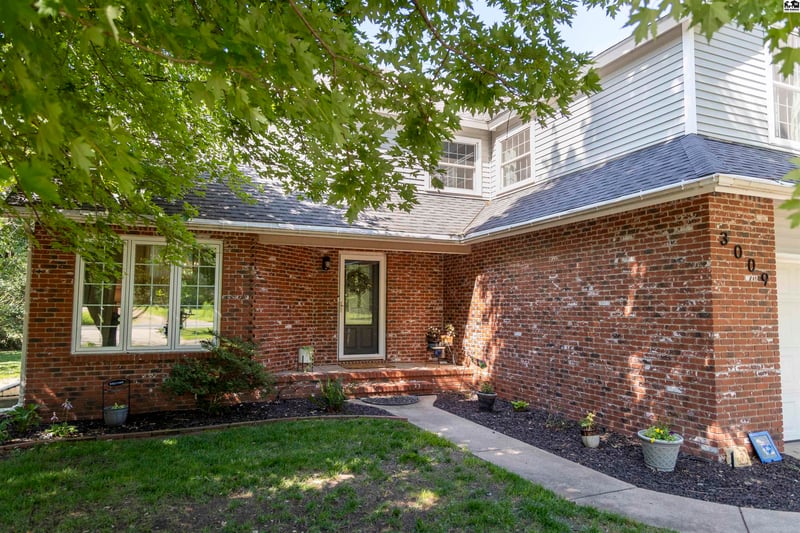 3009 Ridgecrest Dr, Hutchinson, KS 67502