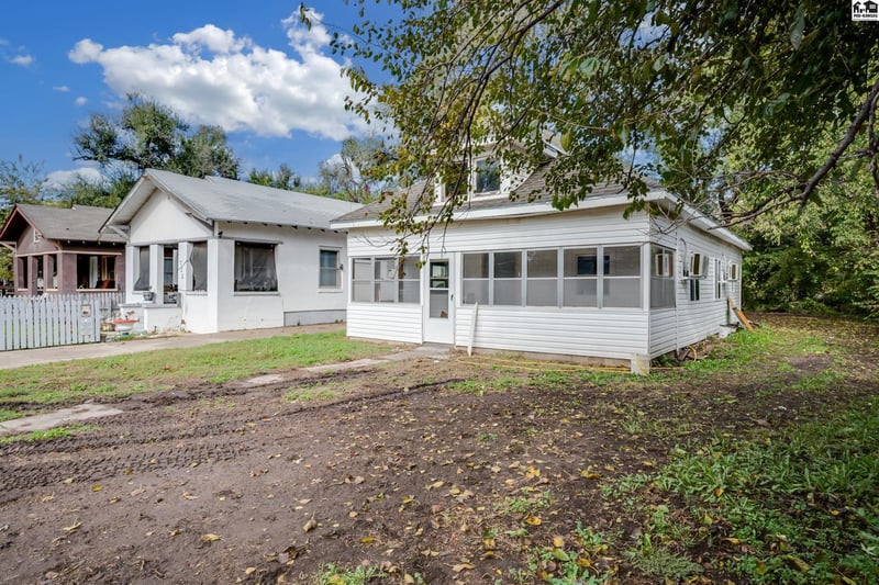 724 1st Ave, Hutchinson, KS 67501