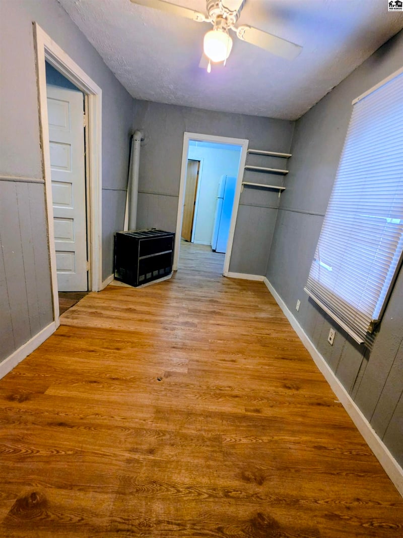318 12 E 5th Ave, Hutchinson, KS 67501