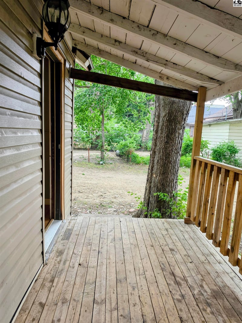 318 12 E 5th Ave, Hutchinson, KS 67501