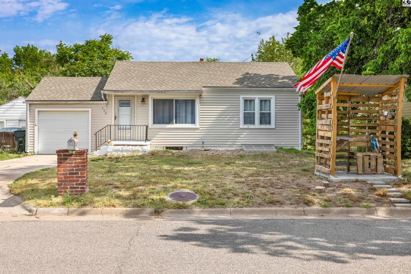 308 25th Ave, Hutchinson, KS 67502