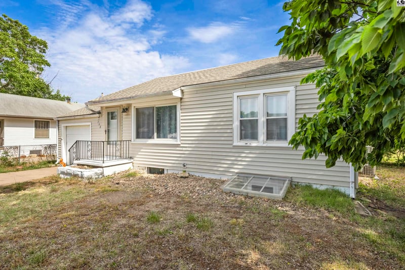 308 25th Ave, Hutchinson, KS 67502