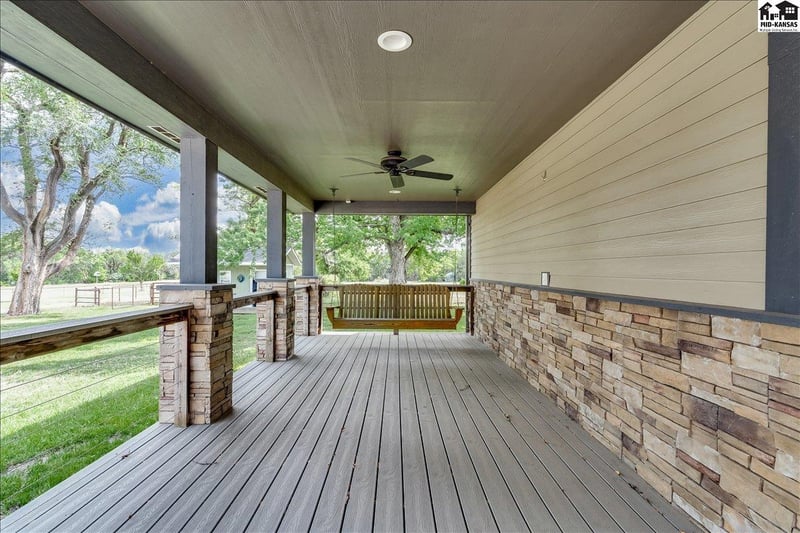 1006 E 69th Ave, Hutchinson, KS 67502
