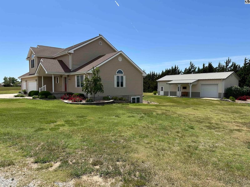10350 Lakeview Dr, Pratt, KS 67124