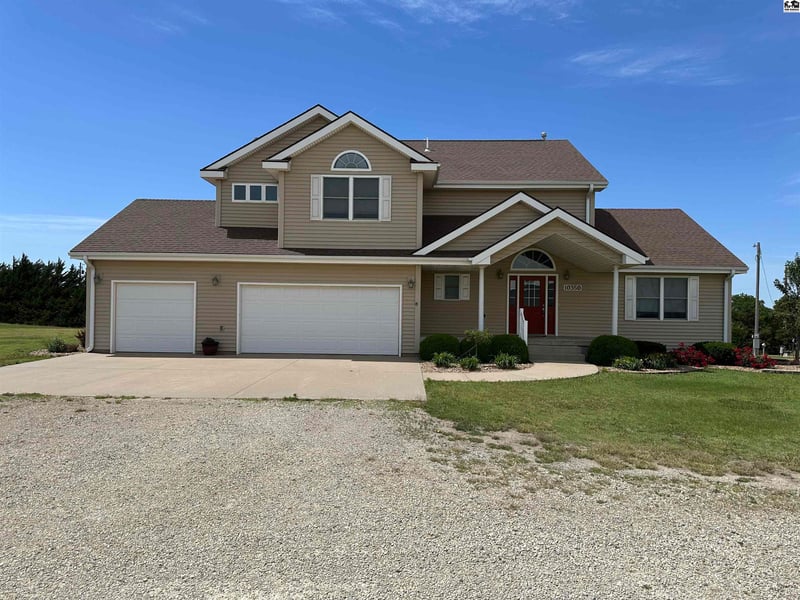 10350 Lakeview Dr, Pratt, KS 67124