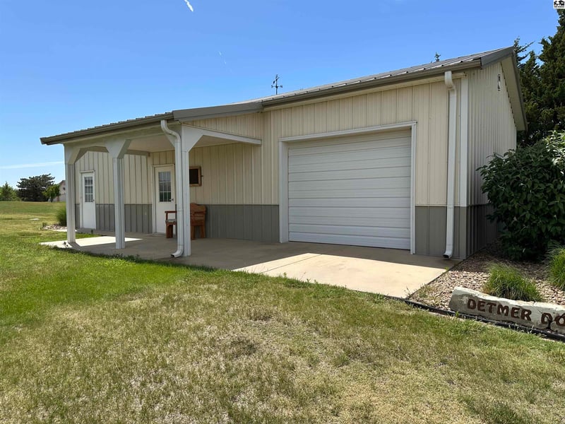 10350 Lakeview Dr, Pratt, KS 67124