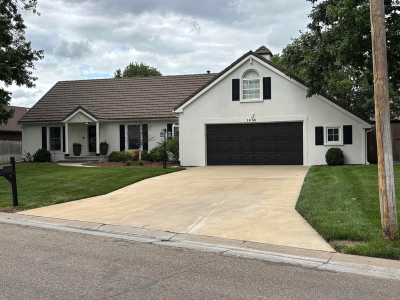 1456 Briarwood Ln, Mcpherson, KS 67460