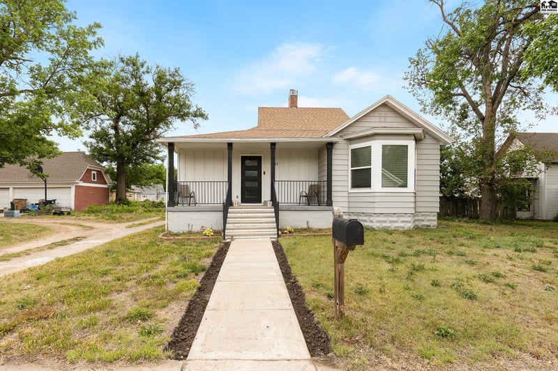 111 7th St, Sterling, KS 67579