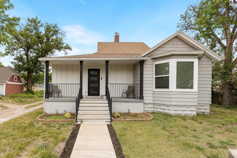 111 7th St, Sterling, KS 67579