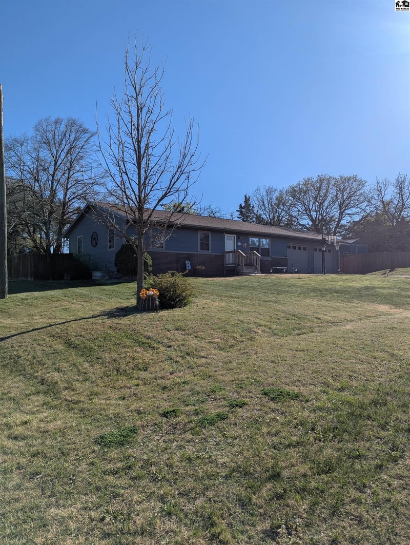 102 Court St, Little River, KS 67457