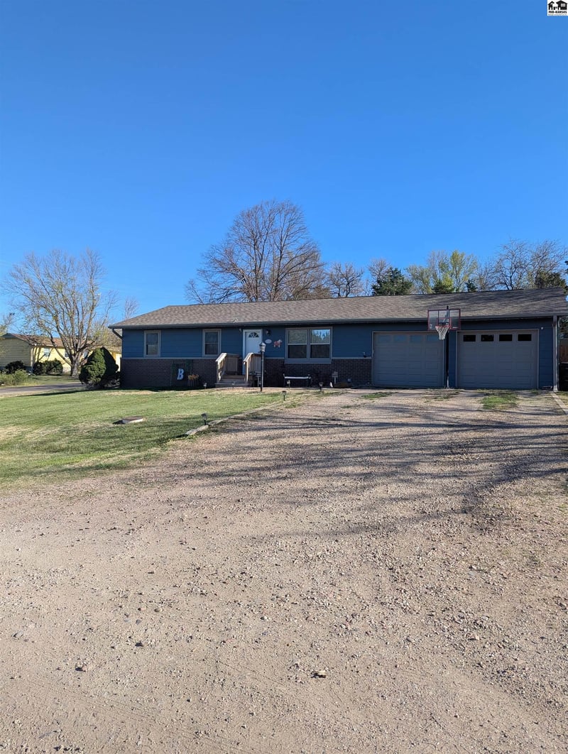102 Court St, Little River, KS 67457