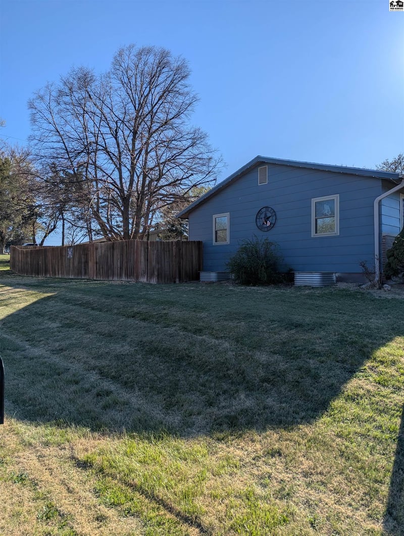 102 Court St, Little River, KS 67457