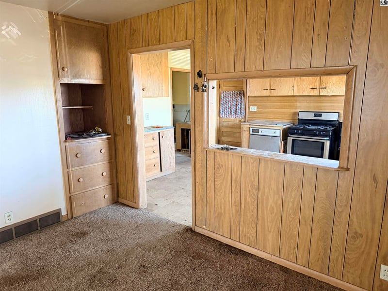 2616 Kiowa Rd, Canton, KS 67428