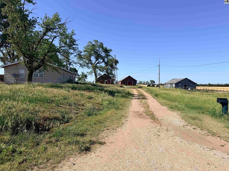 2616 Kiowa Rd, Canton, KS 67428