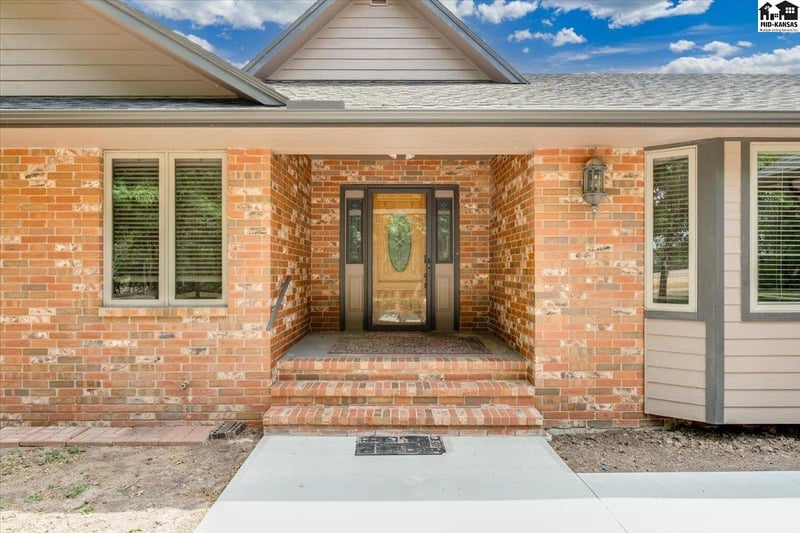 321 Chisholm Rd, Inman, KS 67546