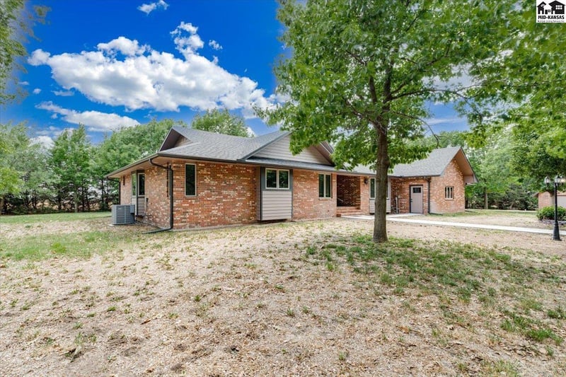321 Chisholm Rd, Inman, KS 67546