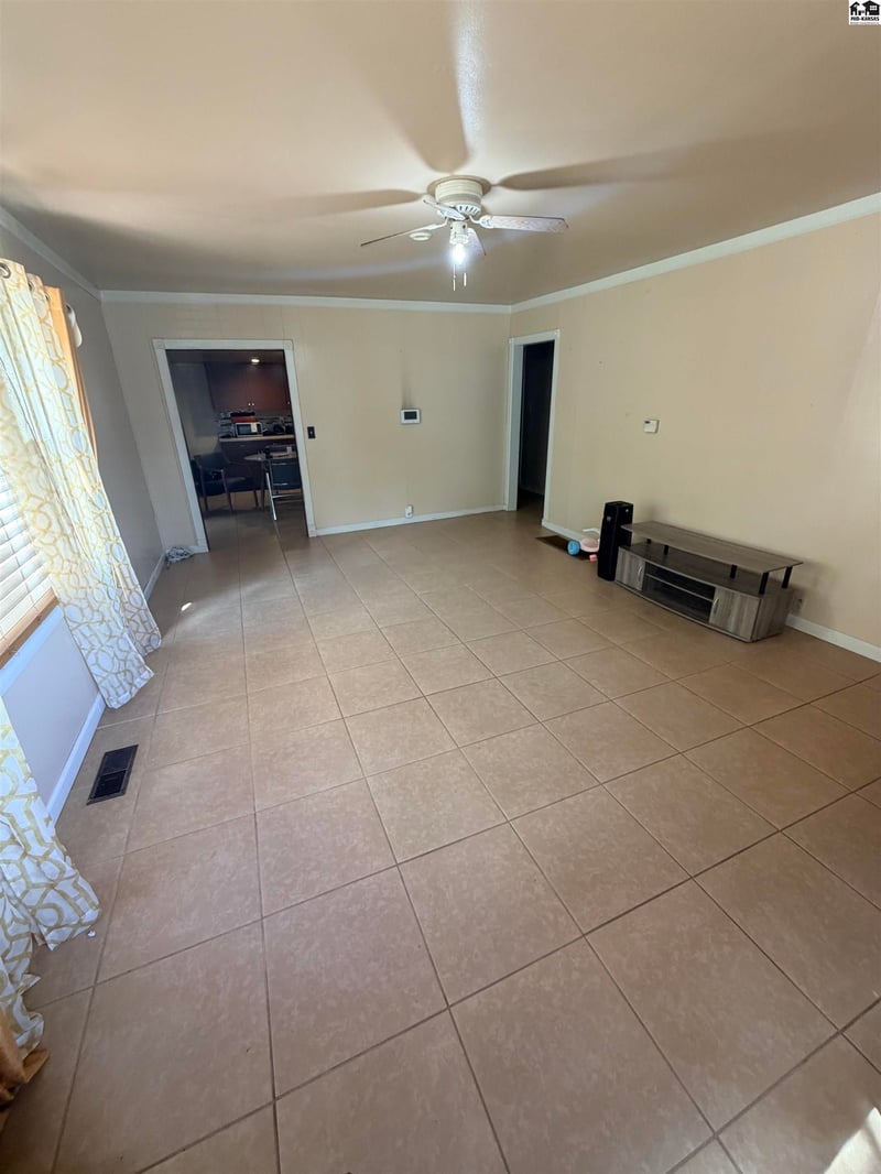 303 Garfield Ave, Lyons, KS 67554