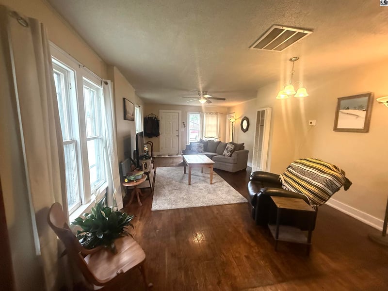603 E 1st St, Mcpherson, KS 67460
