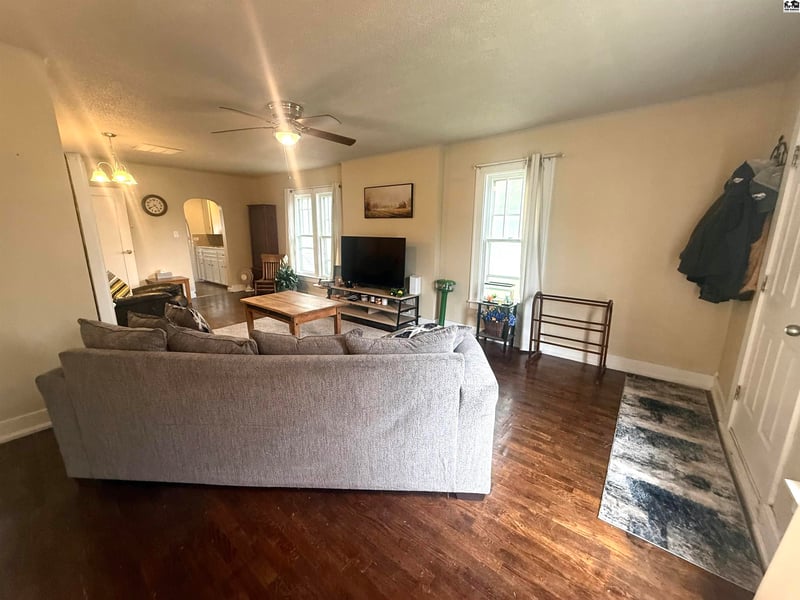 603 1st St, Mcpherson, KS 67502