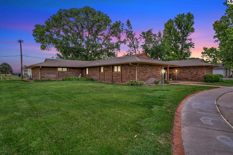 14 Paseo Pl, Hutchinson, KS 67502