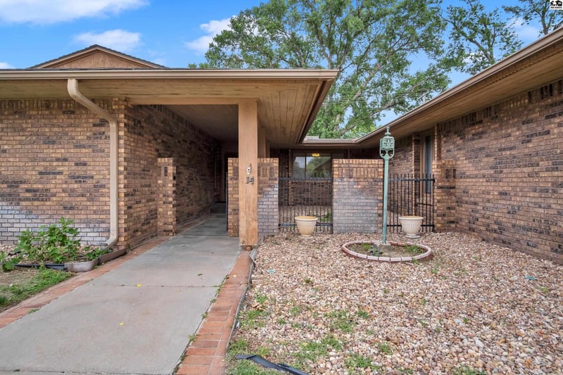 14 Paseo Pl, Hutchinson, KS 67502