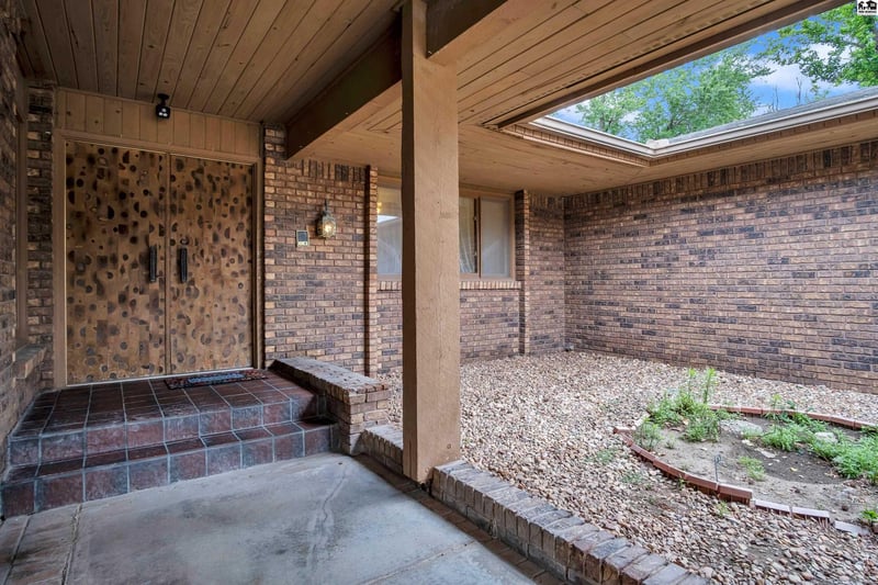14 Paseo Pl, Hutchinson, KS 67502