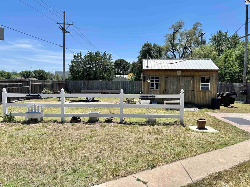 1325 8th Ave, Hutchinson, KS 67501