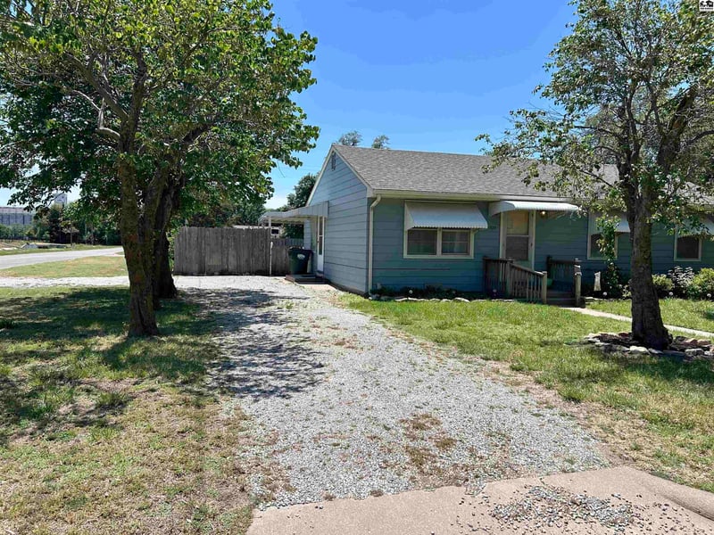 1325 8th Ave, Hutchinson, KS 67501