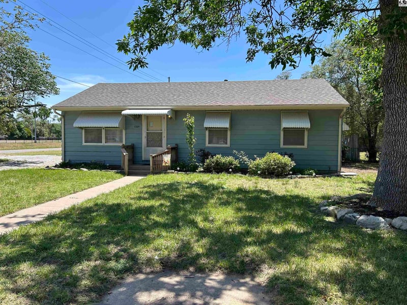 1325 8th Ave, Hutchinson, KS 67501