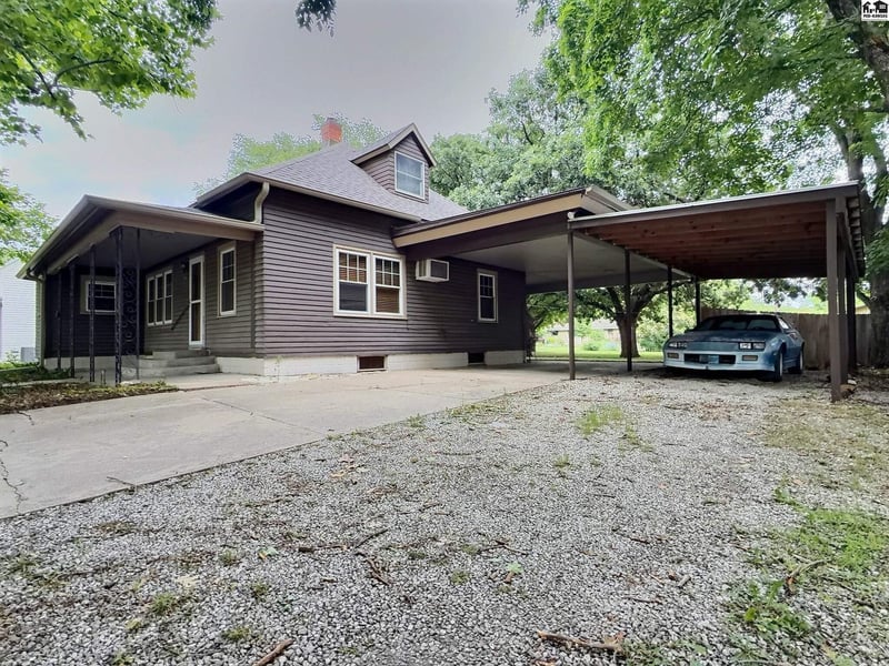 220 Church St, Goessel, KS 67503