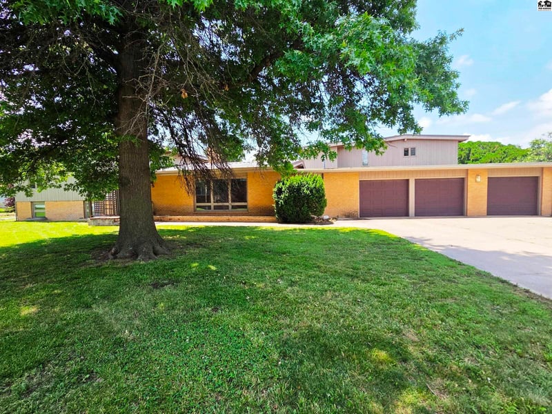 5 Juanita St, South Hutchinson, KS 67505