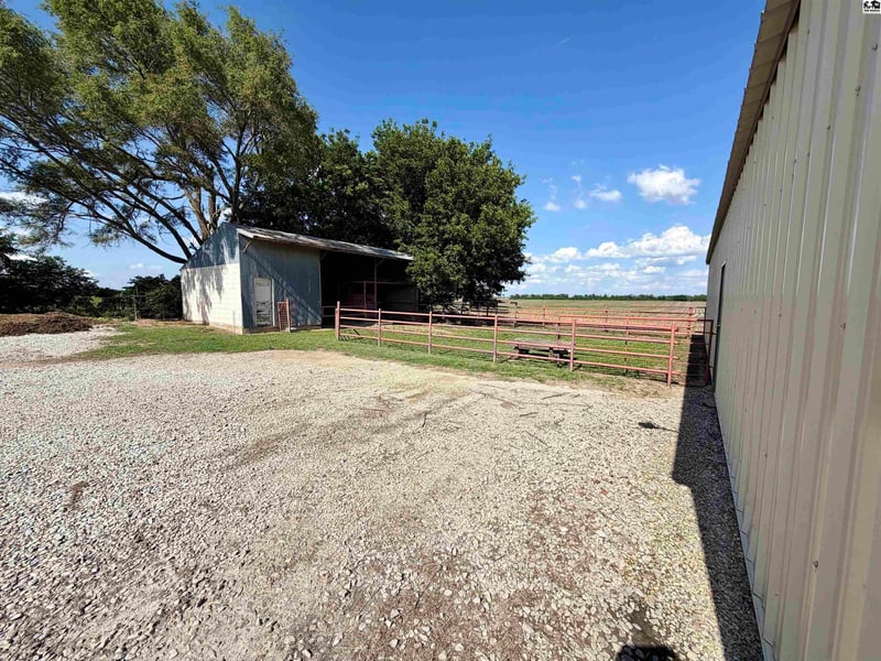 816 Grand , Lyons, KS 67554