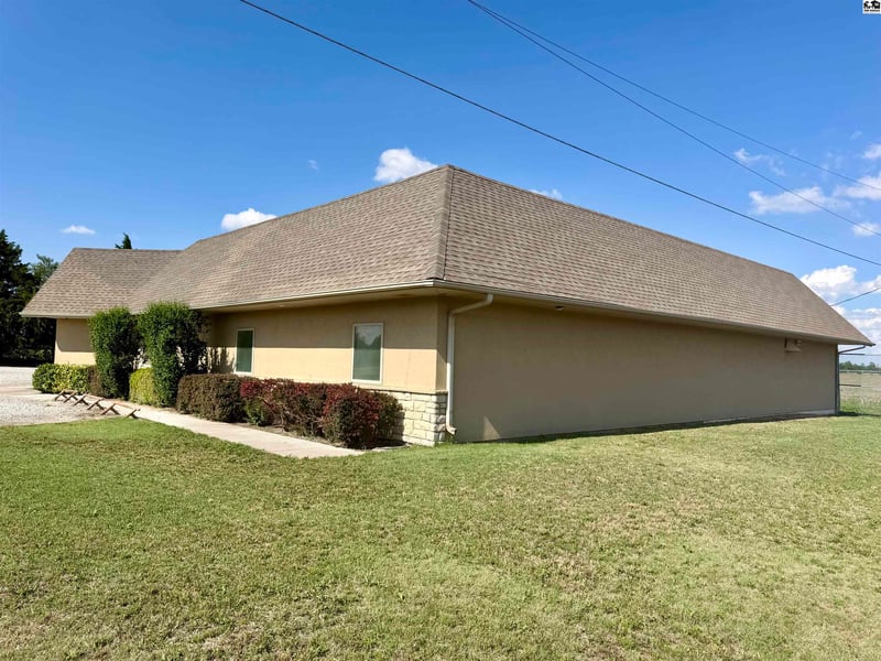 816 Grand , Lyons, KS 67554